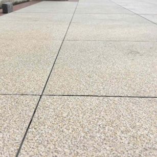 那曲 黄金麻花岗岩石板材荔枝面地面铺装效果
