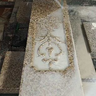 那曲 黄金麻花岗岩异形加工雕刻栏杆大柱