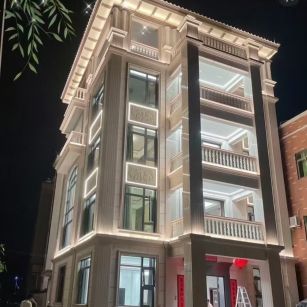 那曲 芝麻白花岗岩别墅外墙夜间效果