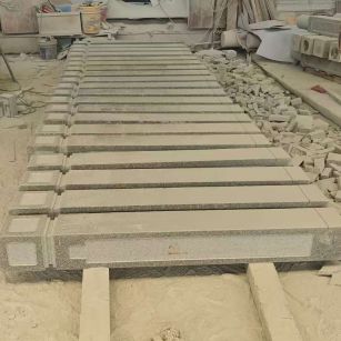 那曲 芝麻白异形加工雕刻-栏杆大柱，方柱