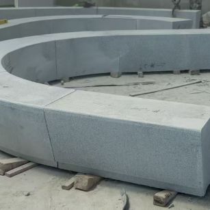 那曲 芝麻白花岗岩光面弧形坐凳