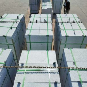 那曲 芝麻白花岗岩5公分地铺石 花岗岩厂家工厂装车日常