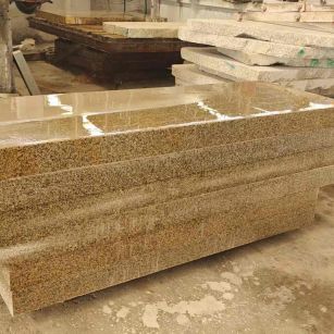 那曲 黄金麻栏杆料半成品加工中