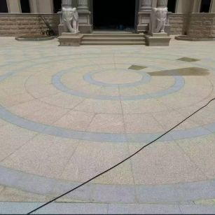 那曲 黄金麻芝麻灰花岗岩石材地铺拼接效果