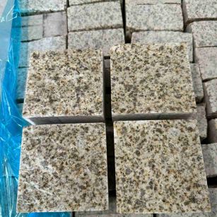 那曲 黄金麻花岗岩自然面小方块，弹石，马蹄石等