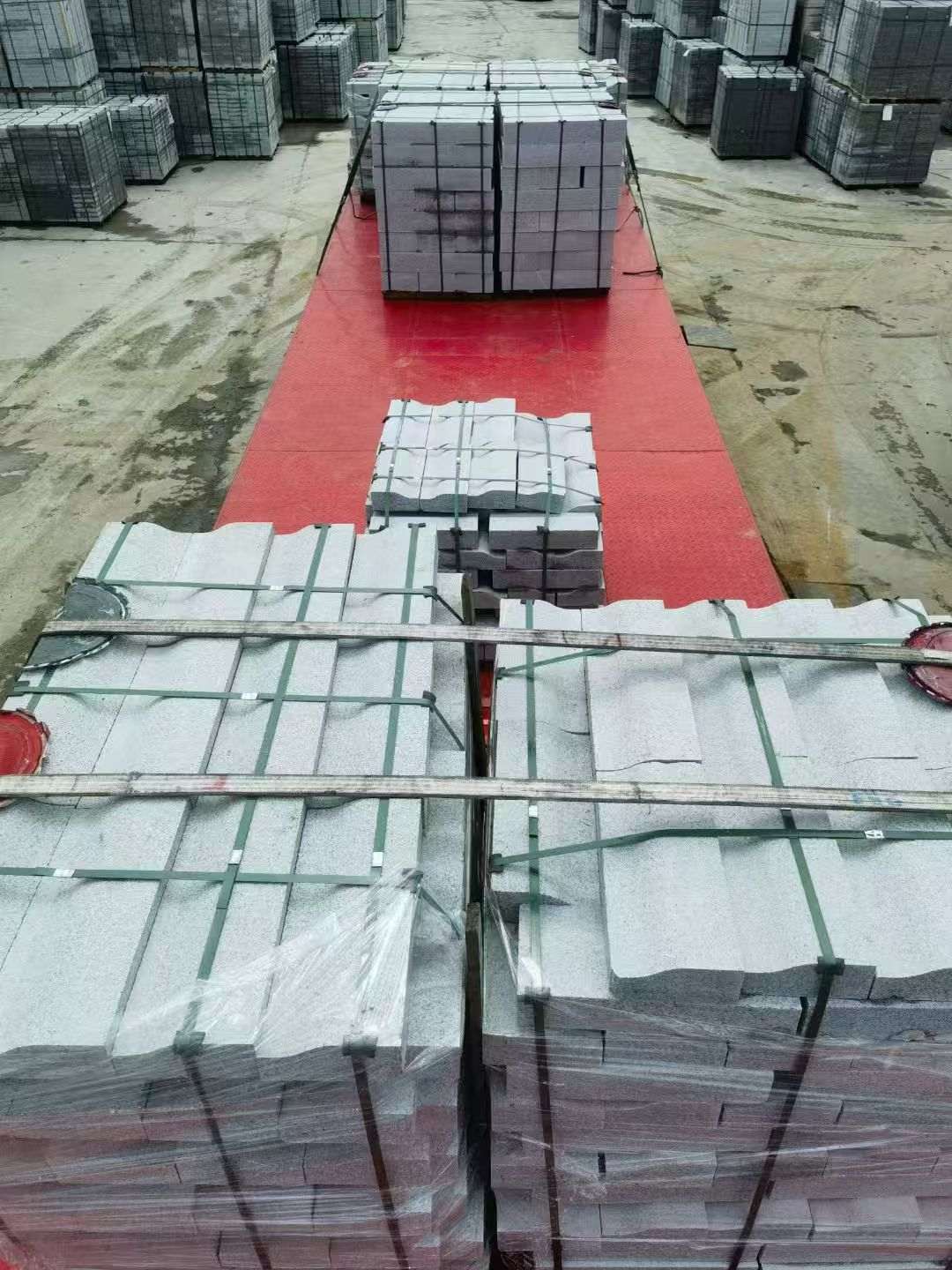 那曲 芝麻白仿形加直形路沿石出货日常