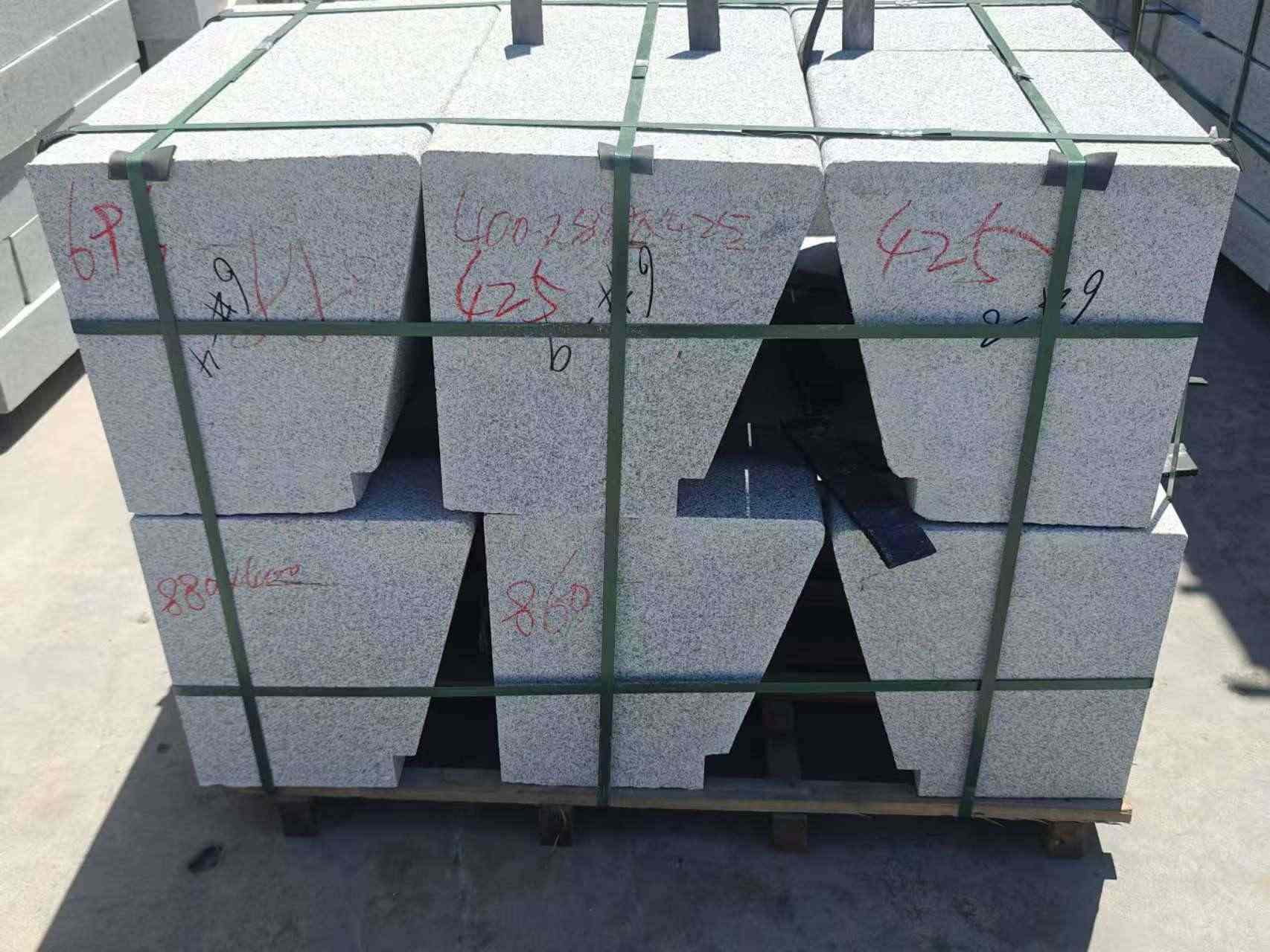 那曲 芝麻白异形坐凳，石凳