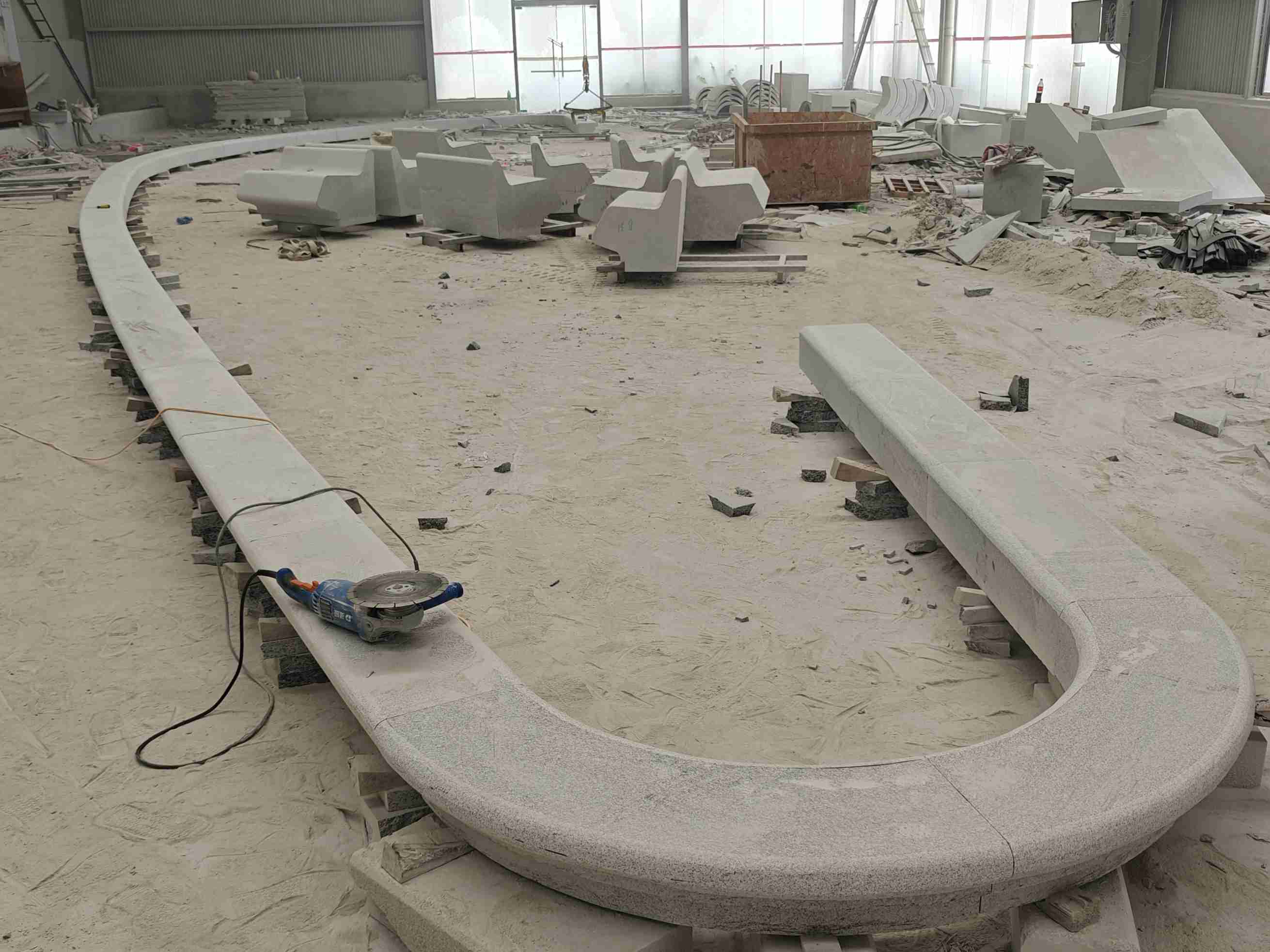 那曲 芝麻白花岗岩弧形花坛石，坐凳石