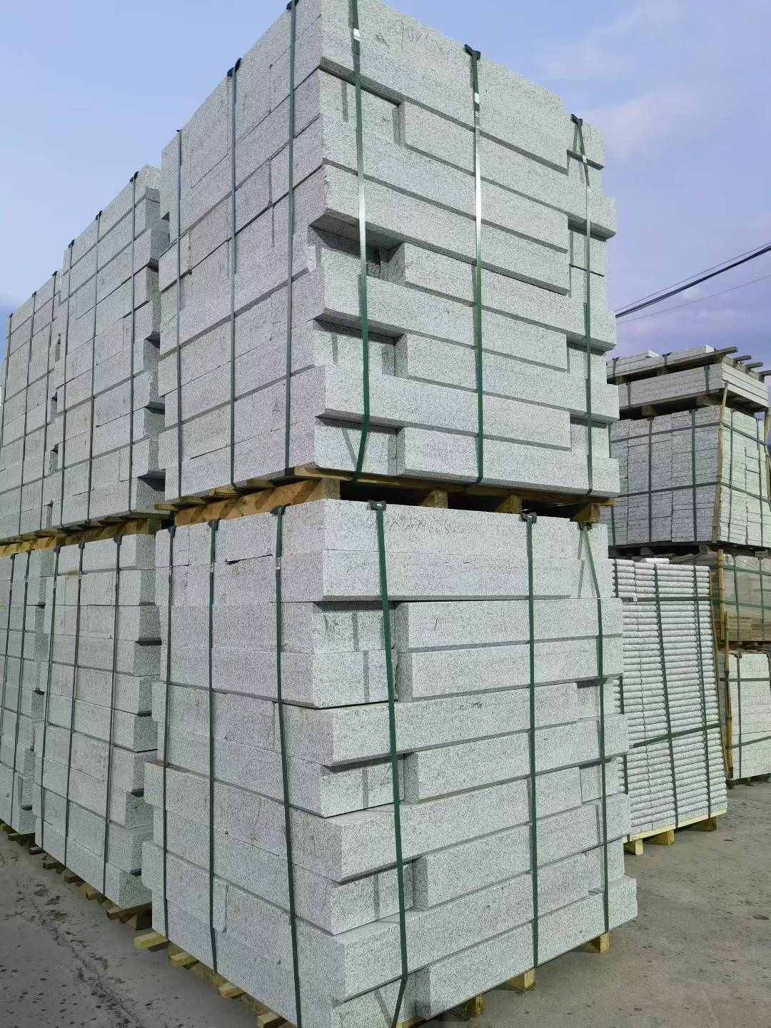 那曲 芝麻白花岗岩路沿石，路缘石，路肩石，道牙，立缘石，马路牙子，街沿石，侧石等