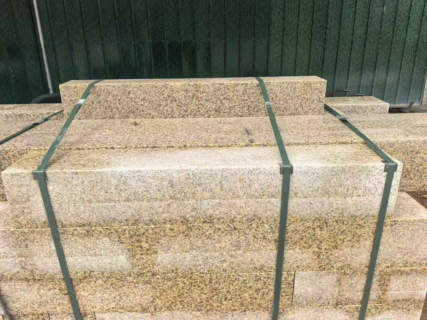 那曲 黄金麻花岗岩石材机切面栏杆料半成品