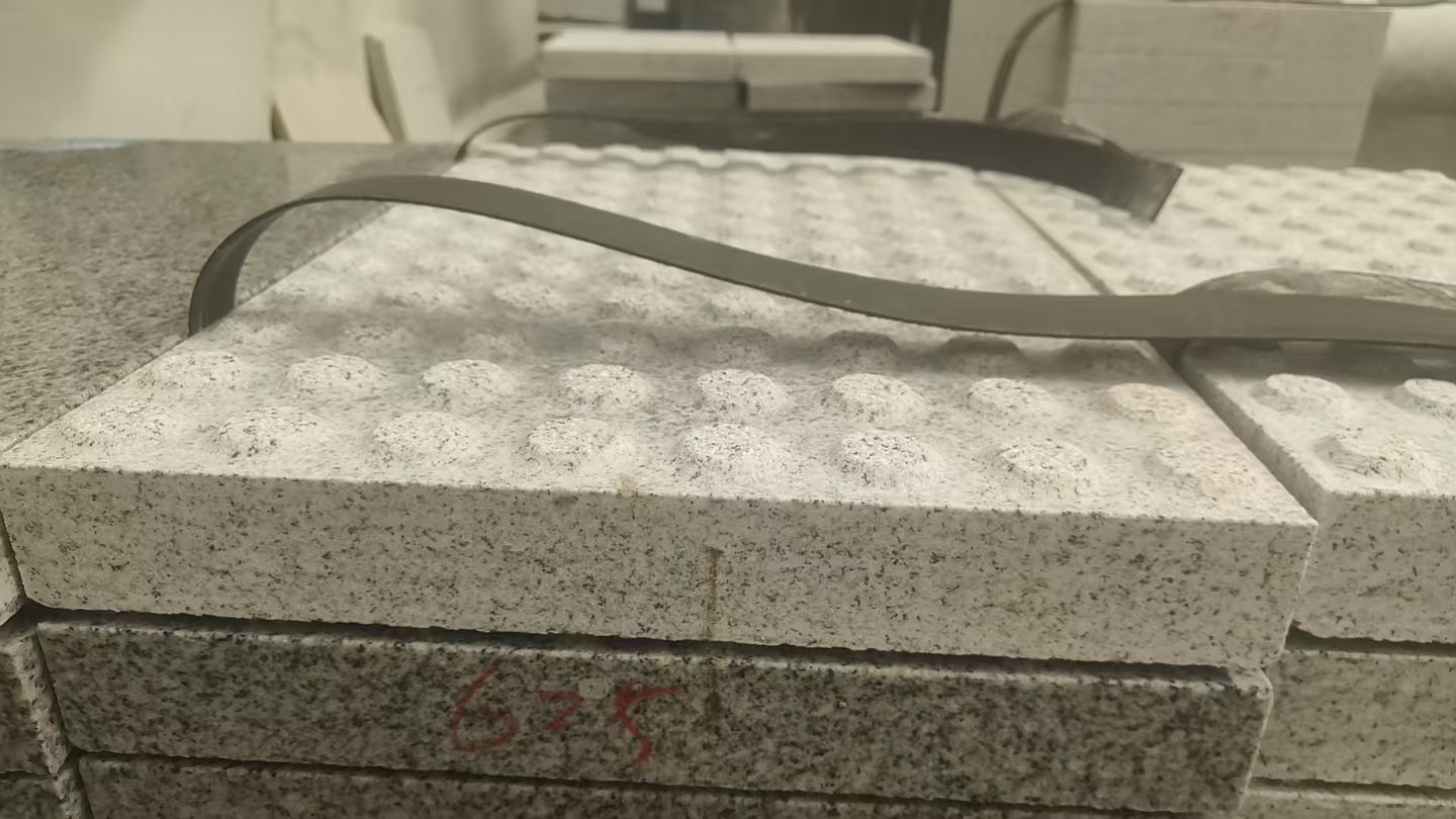 那曲 芝麻白花岗岩6.0公分荔枝面五轴加工雕刻盲点