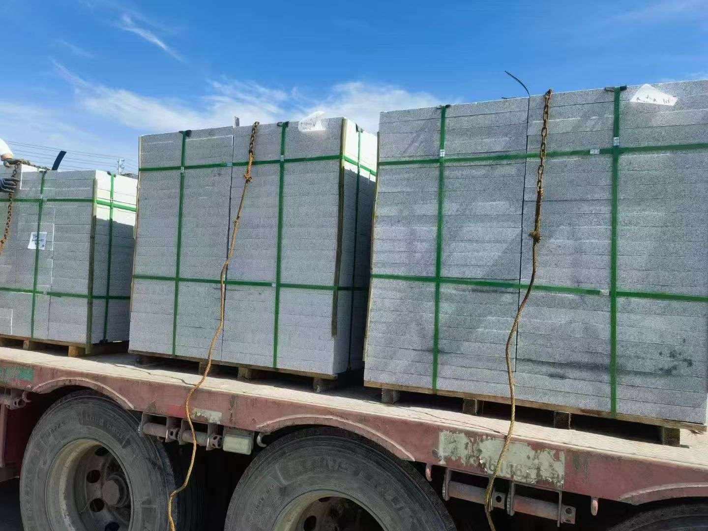 那曲 芝麻白花岗岩地铺石装车日常