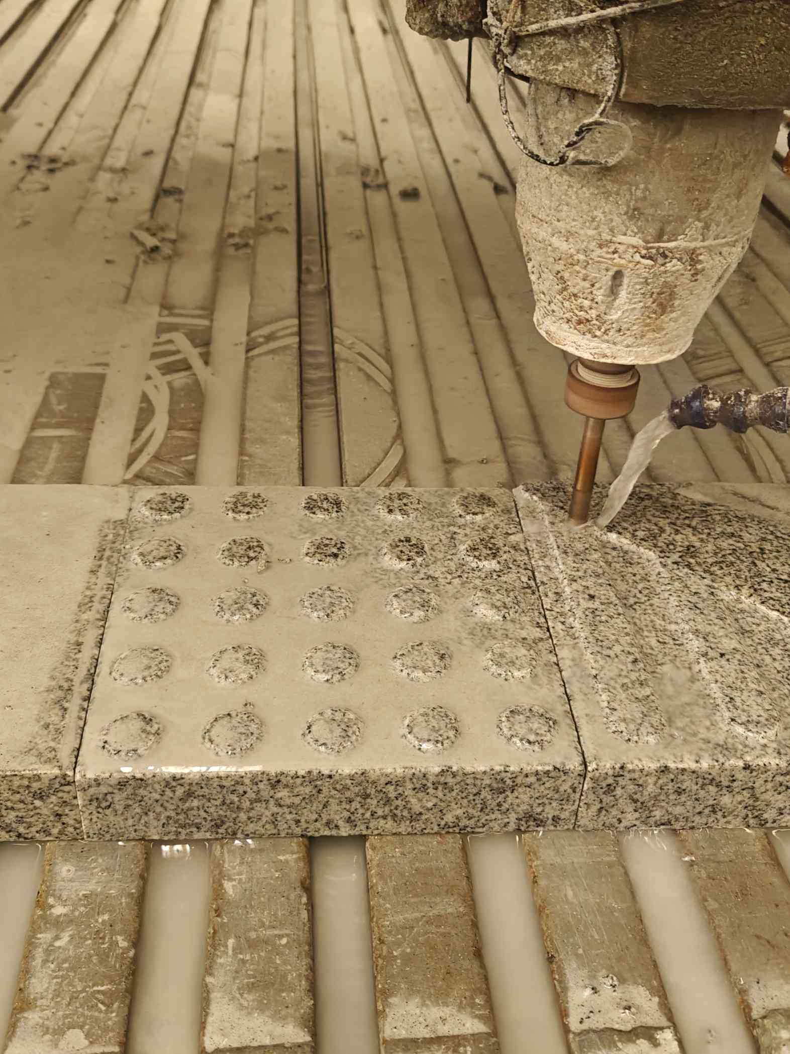 那曲 芝麻白花岗岩石材盲人石、盲道石、盲点石