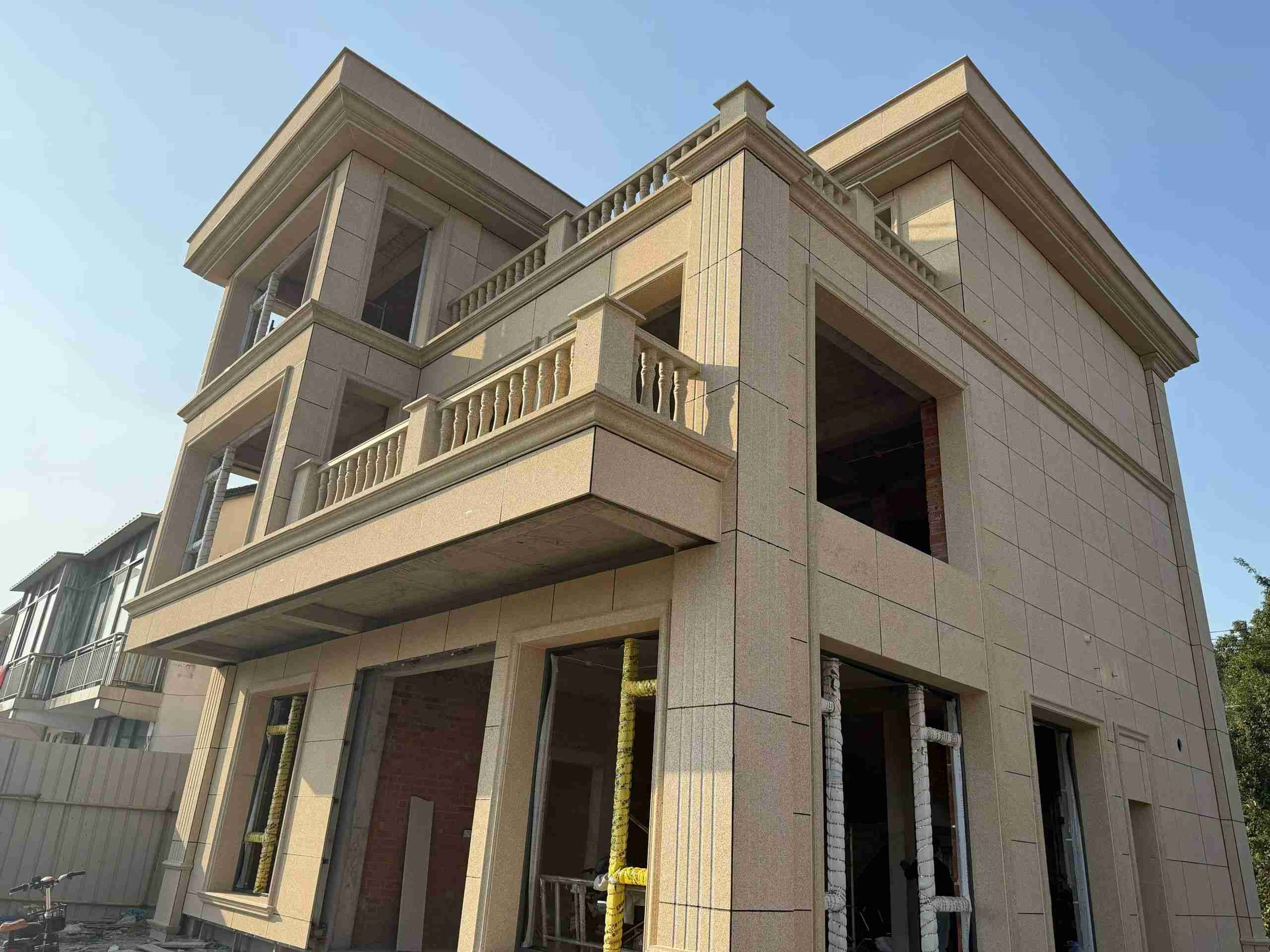 那曲 黄金麻花岗岩石材荔枝面外墙干挂效果展示