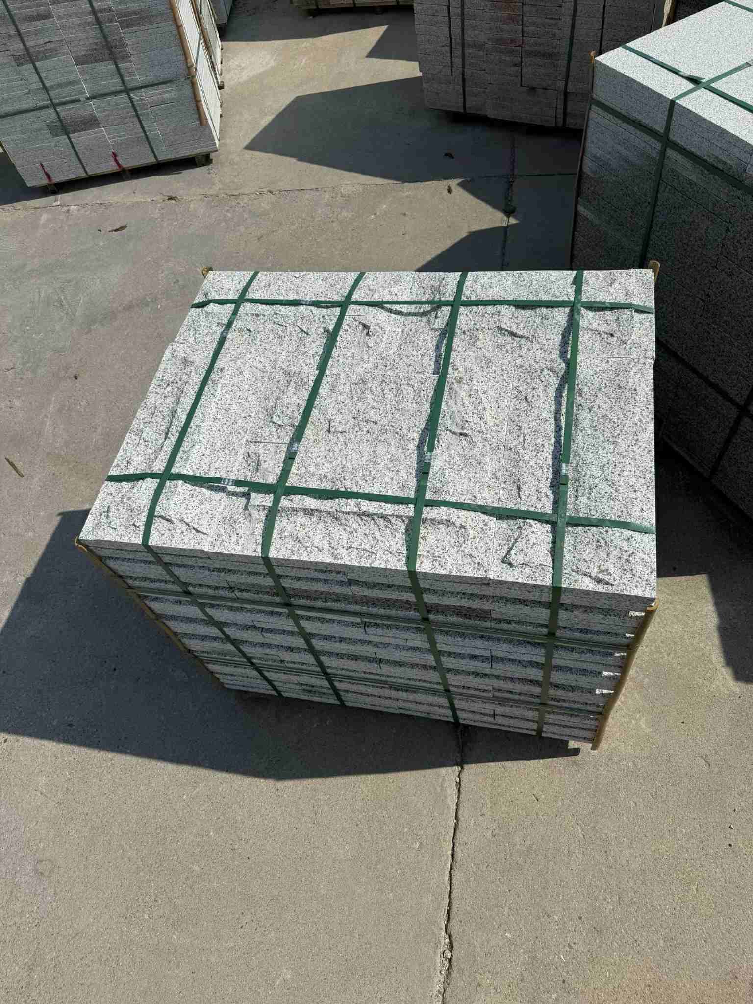 那曲 白麻花岗岩石材自然面蘑菇石成品