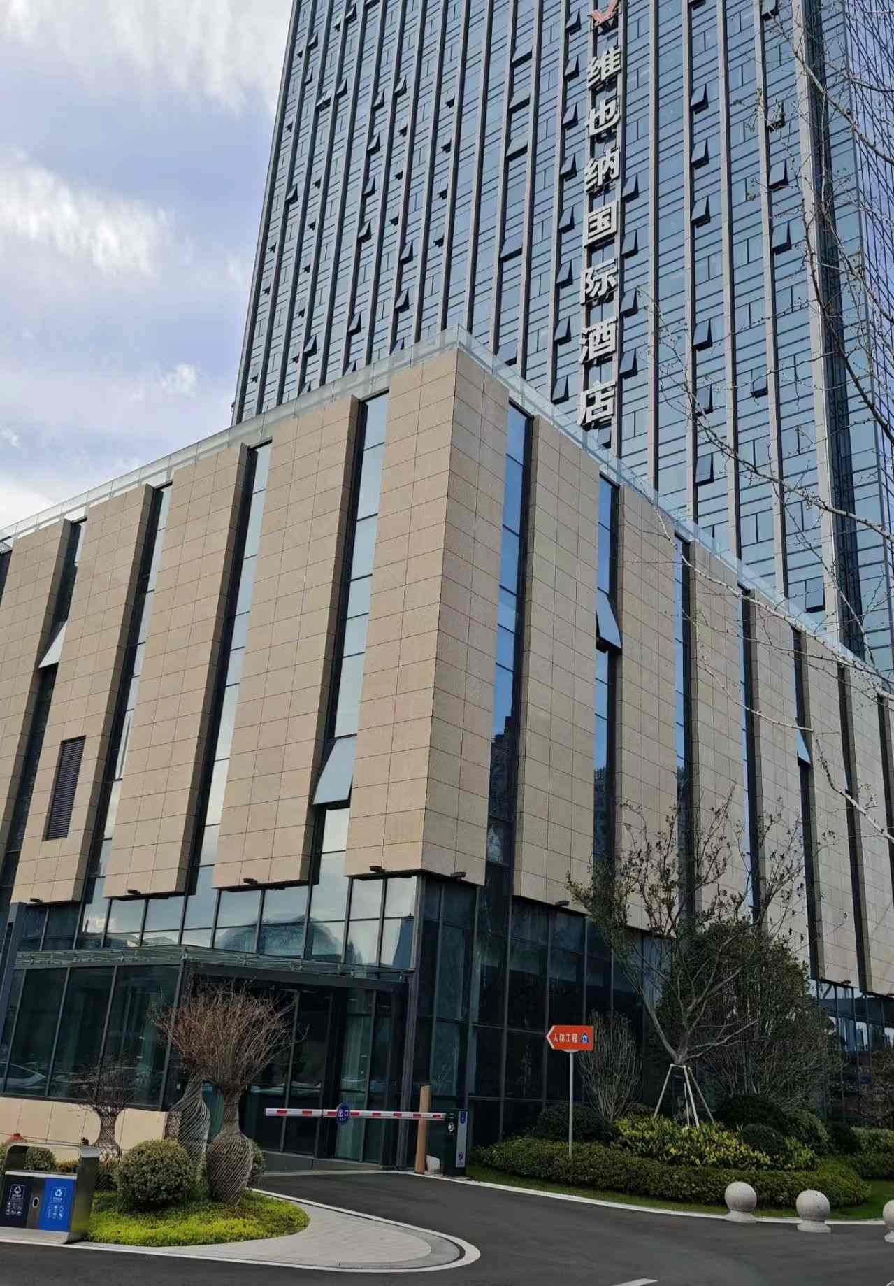 那曲 黄金麻花岗岩外墙干挂