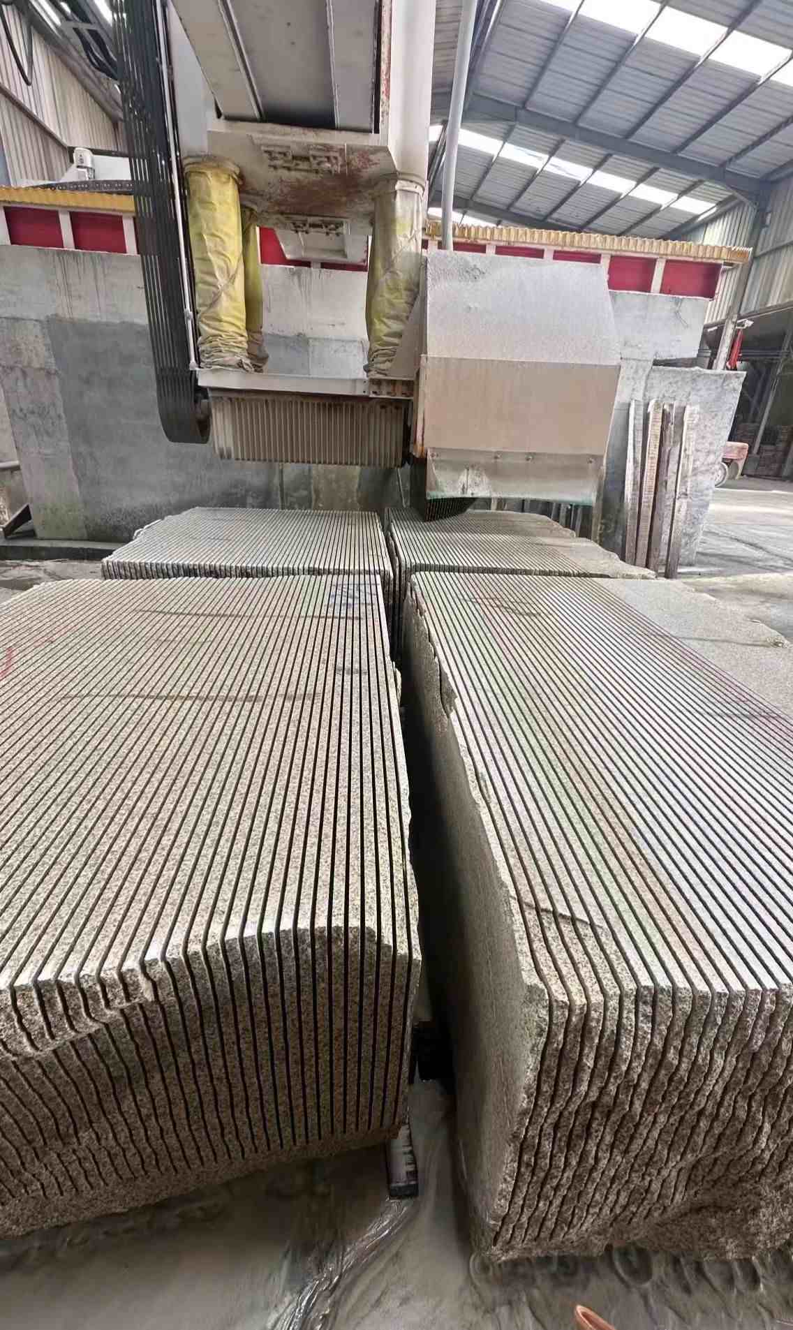 那曲 车间生产日常，黄金麻白麻花岗岩