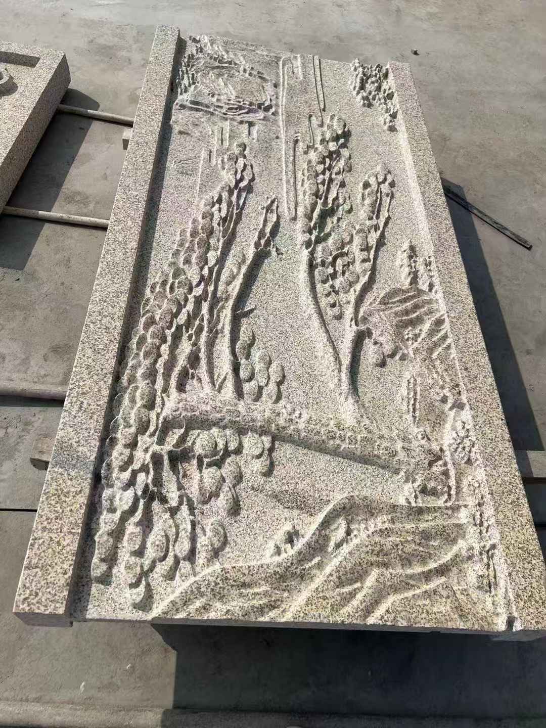 那曲 黄金麻雕刻板浮雕迎客松