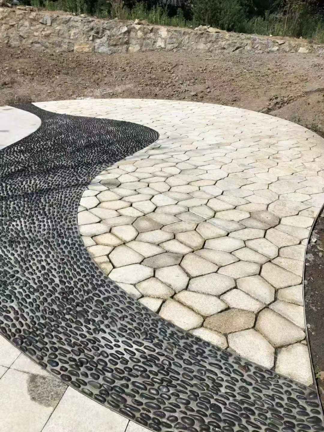 那曲 黄金麻冰裂纹地铺石工地铺装案例