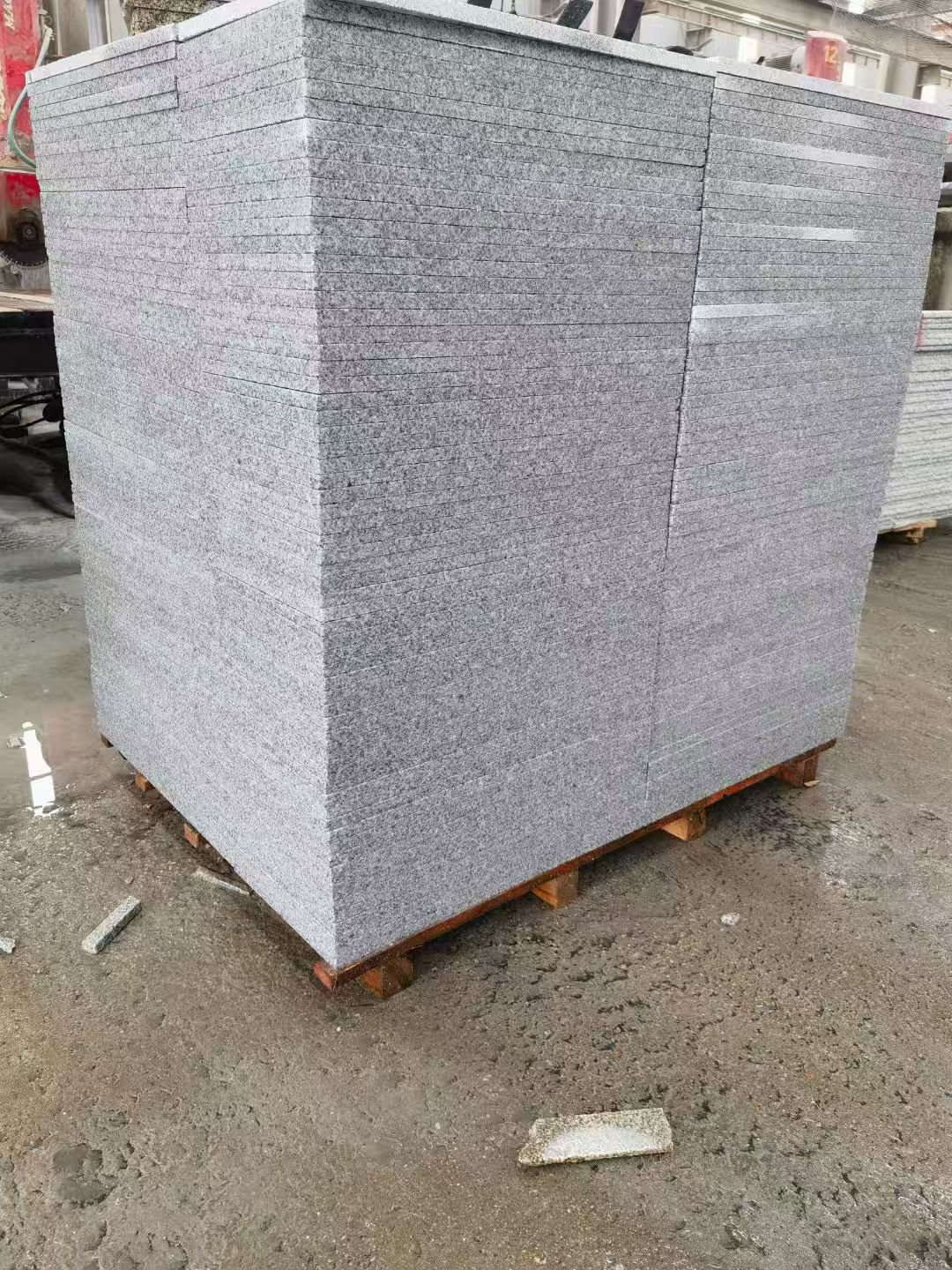 那曲 芝麻白火烧面1.8厚300*600地铺石，尺寸标准，厚薄均匀