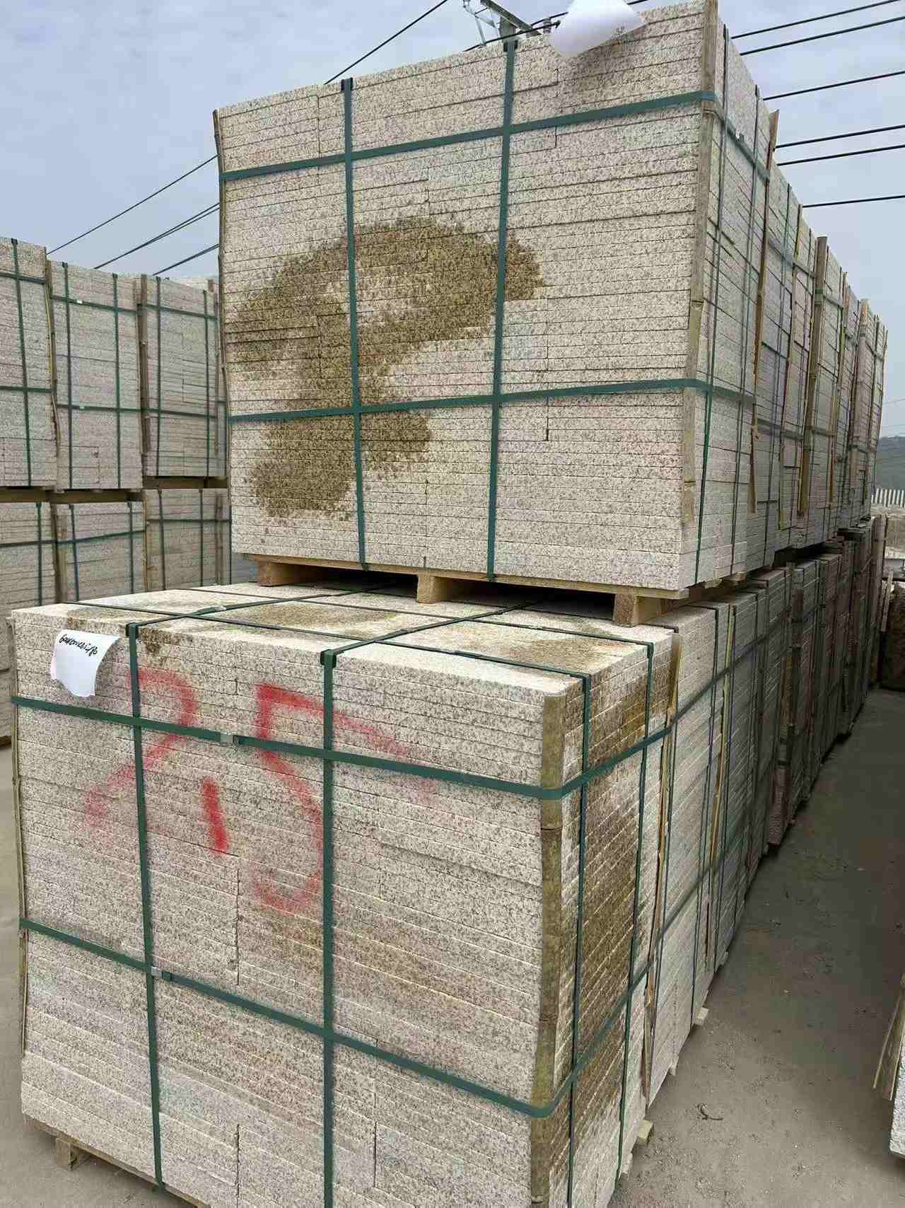 那曲 黄金麻花岗岩石材荔枝面地铺石2.5*300*600