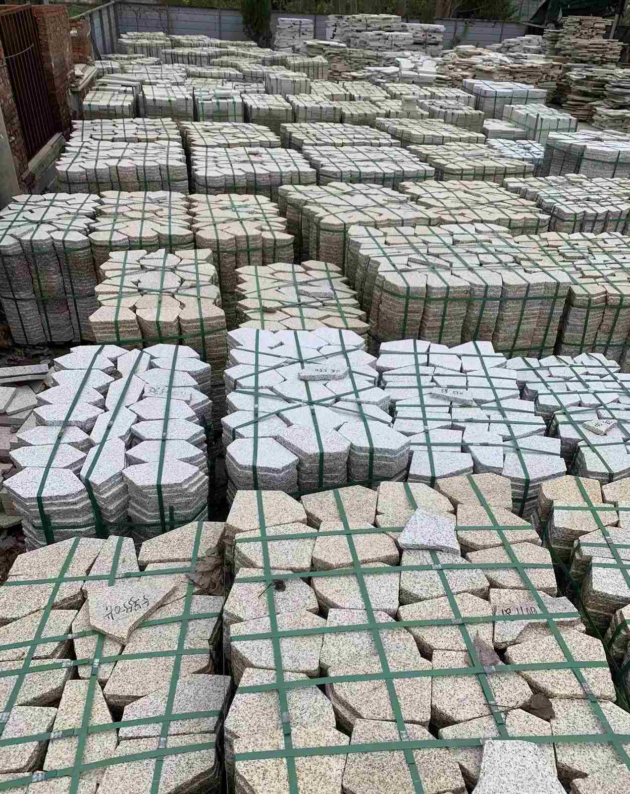 那曲 黄金麻白麻花岗岩荔枝面地铺石(冰裂纹)