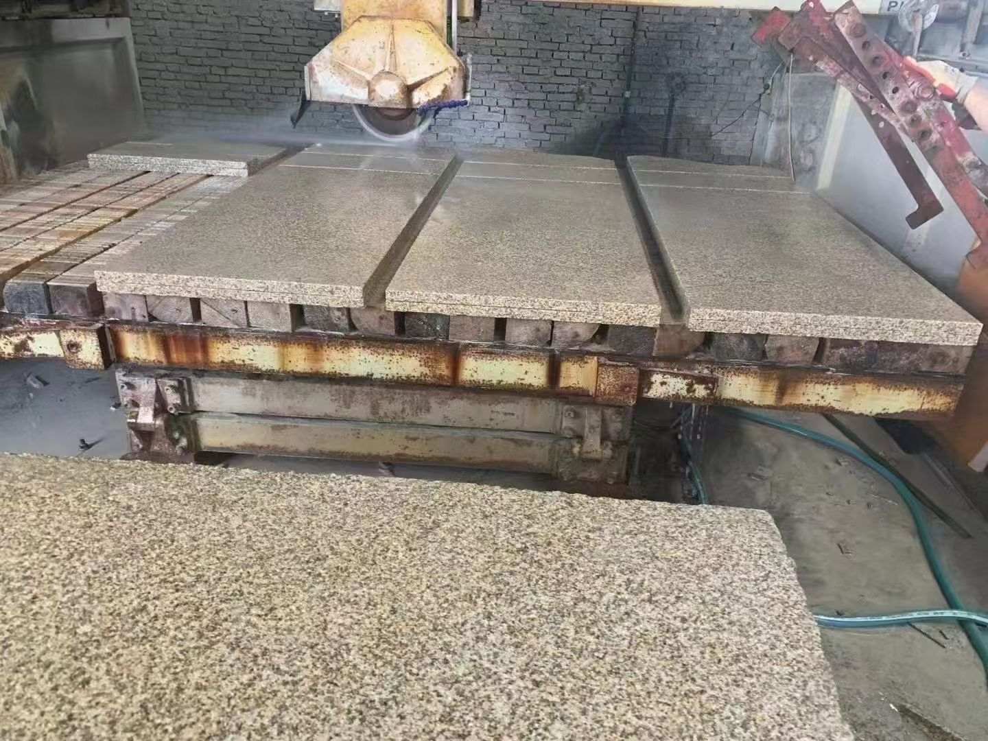 那曲 黄金麻荔枝面成品板加工