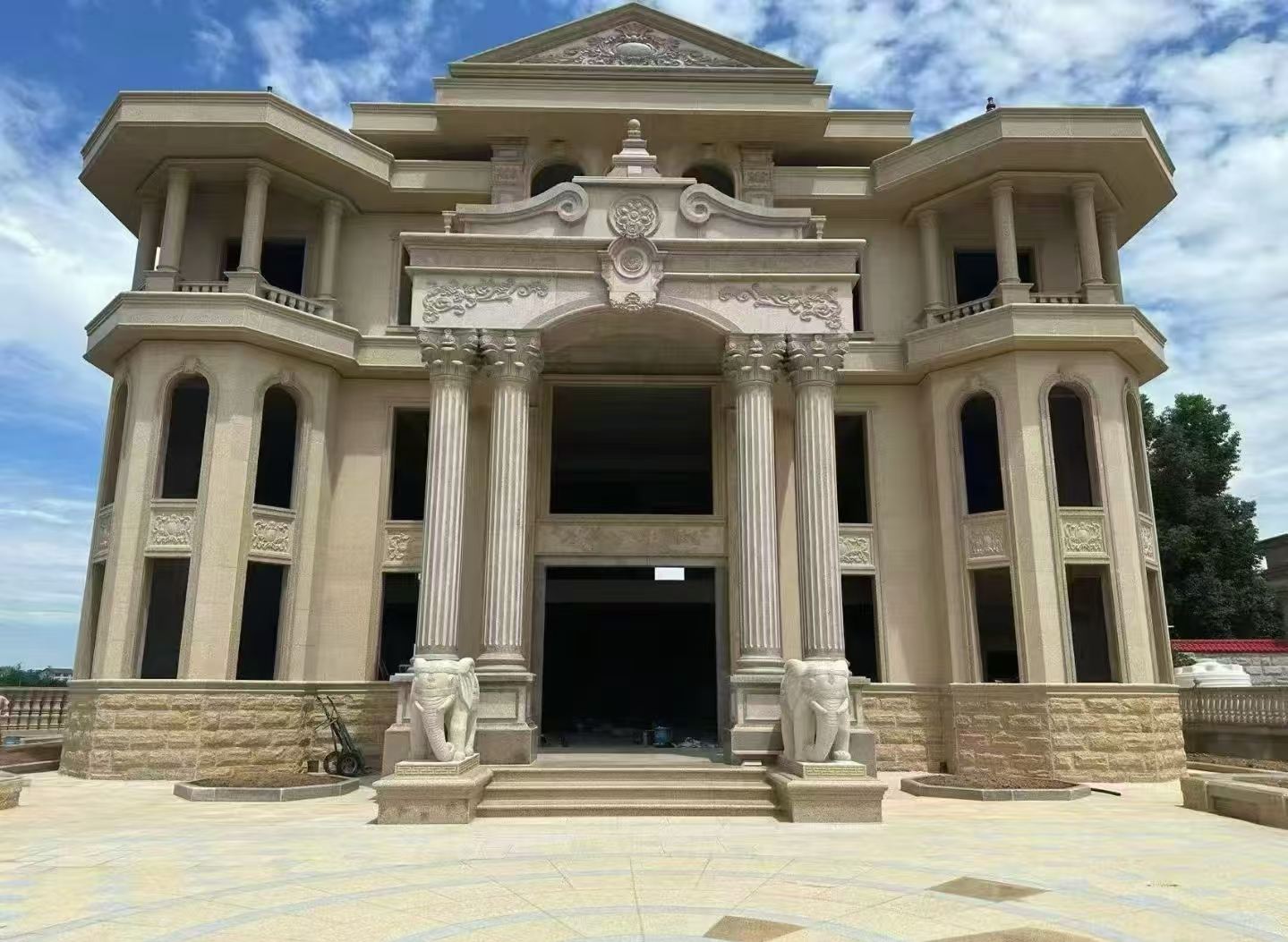 那曲 黄金麻别墅外墙干挂，大柱，大象，蘑菇石，雕花板