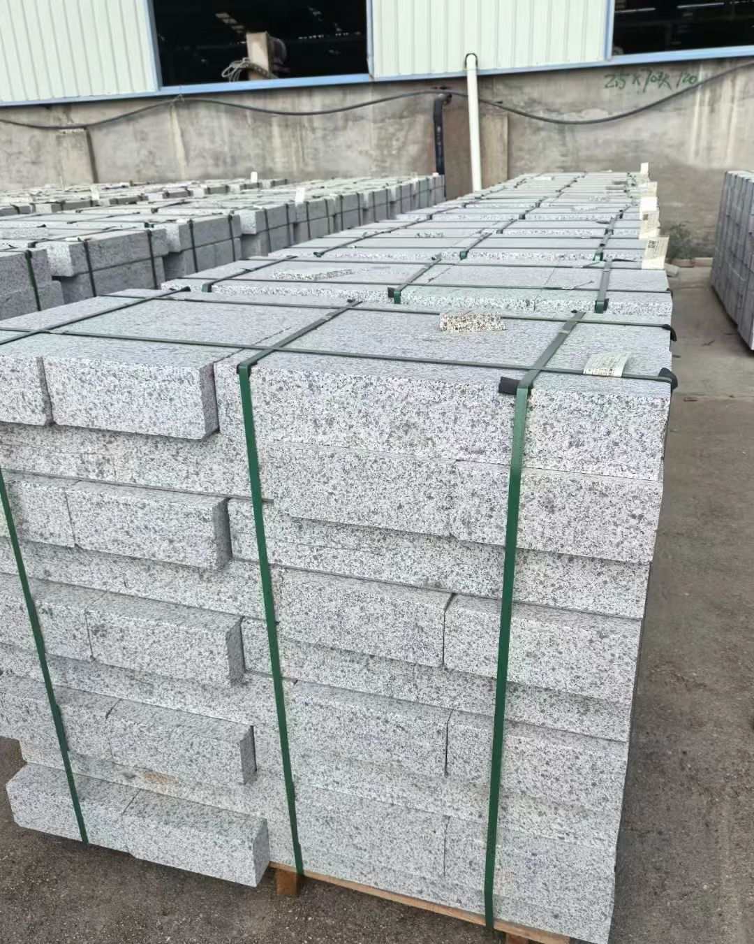 那曲 白麻花岗岩路沿石，弧形路沿石，道牙石，马路牙子，界石，路缘石，平沿石，直岩石，平缘石等