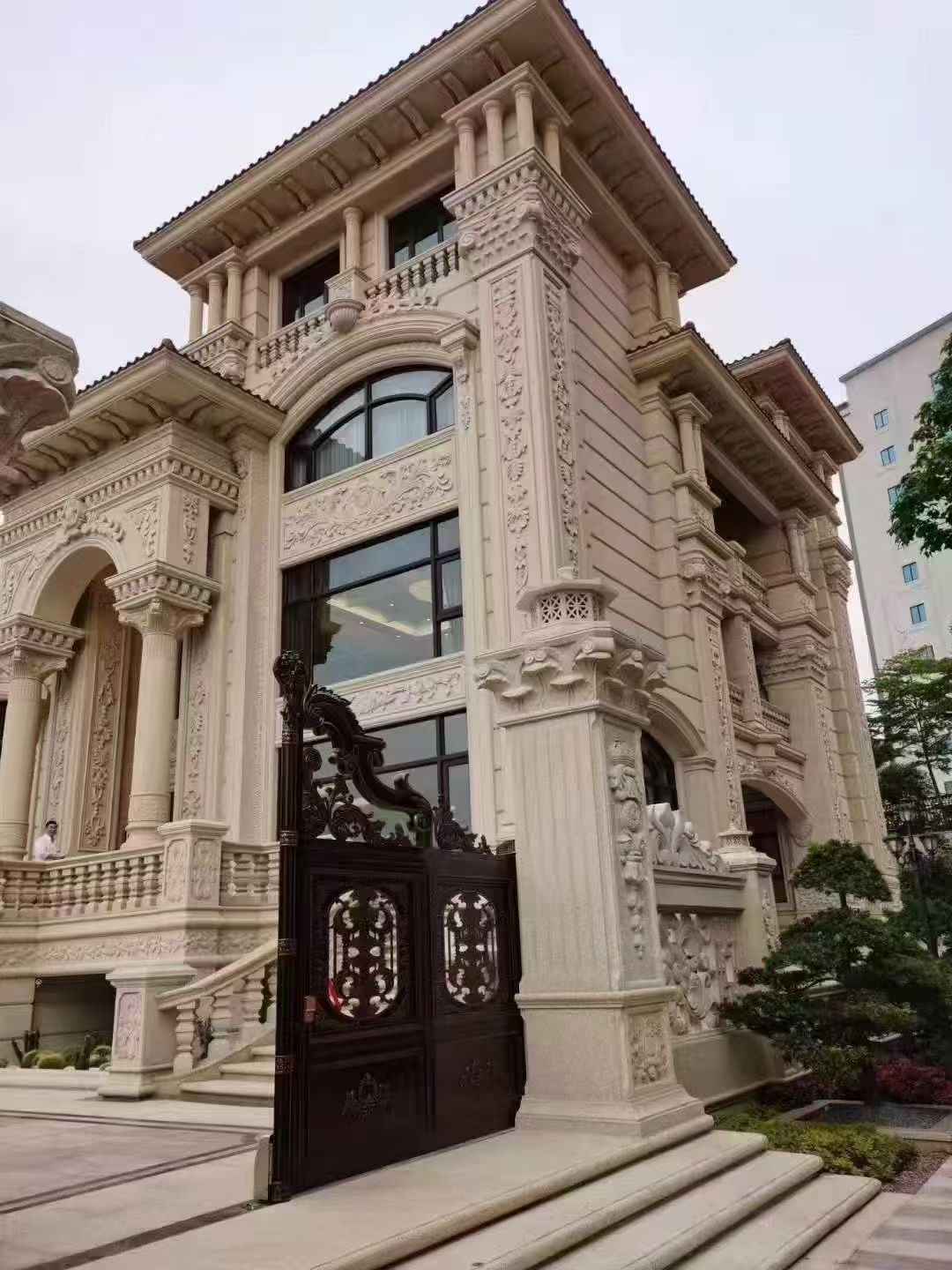 那曲 黄金麻花岗岩别墅外墙干挂效果展示