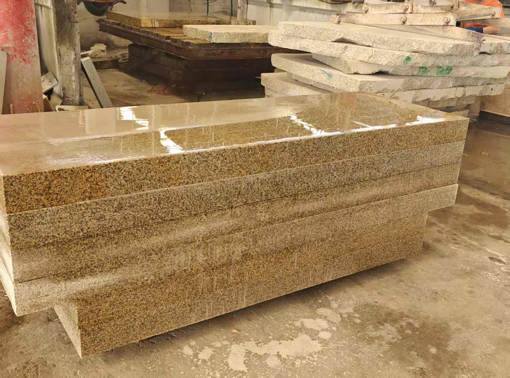 那曲 黄金麻栏杆料半成品加工中